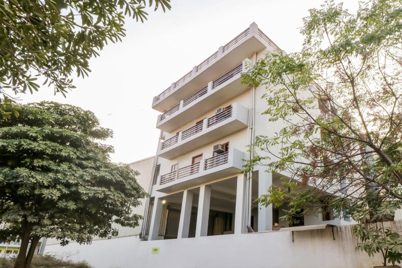 فندق غورغاونفي  Oyo 71597 The Shivaay Residency المظهر الخارجي الصورة